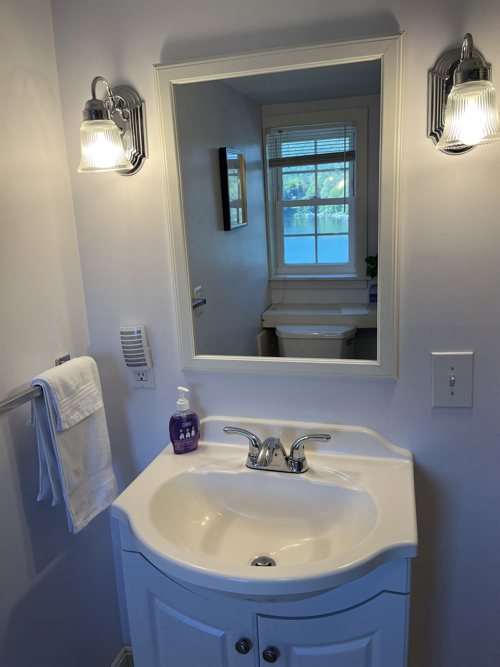 Ensuite bath in 2nd floor Queen