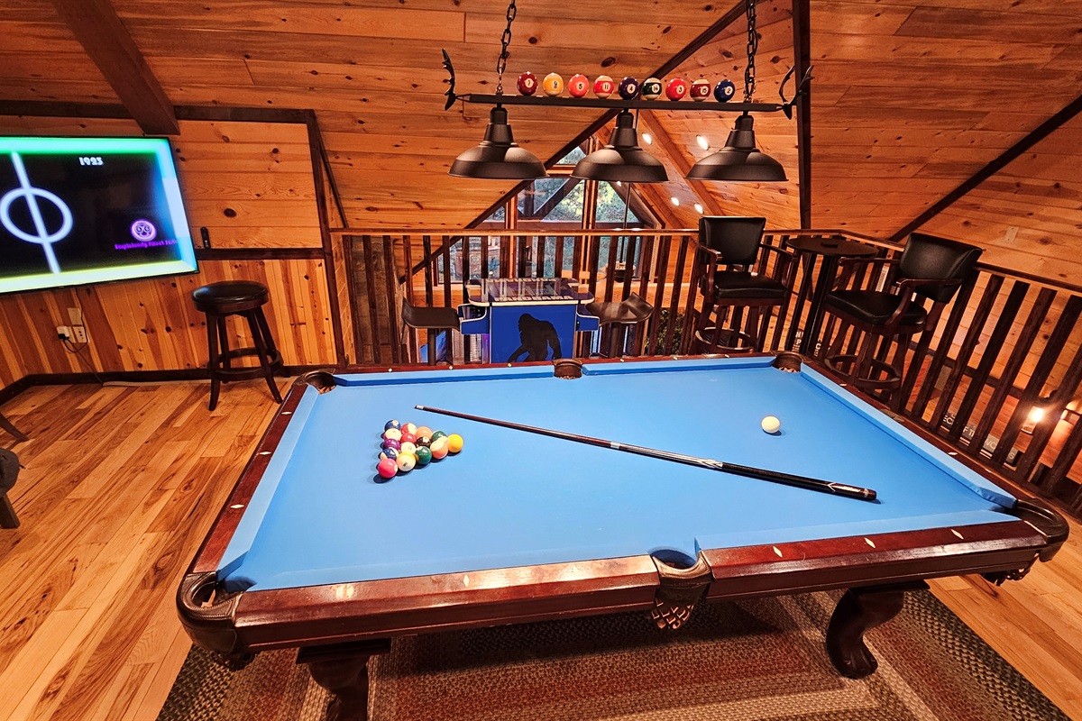 Rack'em up and let the games begin!  Whether serious about your pool skills or making up your own rules, the billiards table in Panorama Cabin's roomy loft is a guaranteed good time.