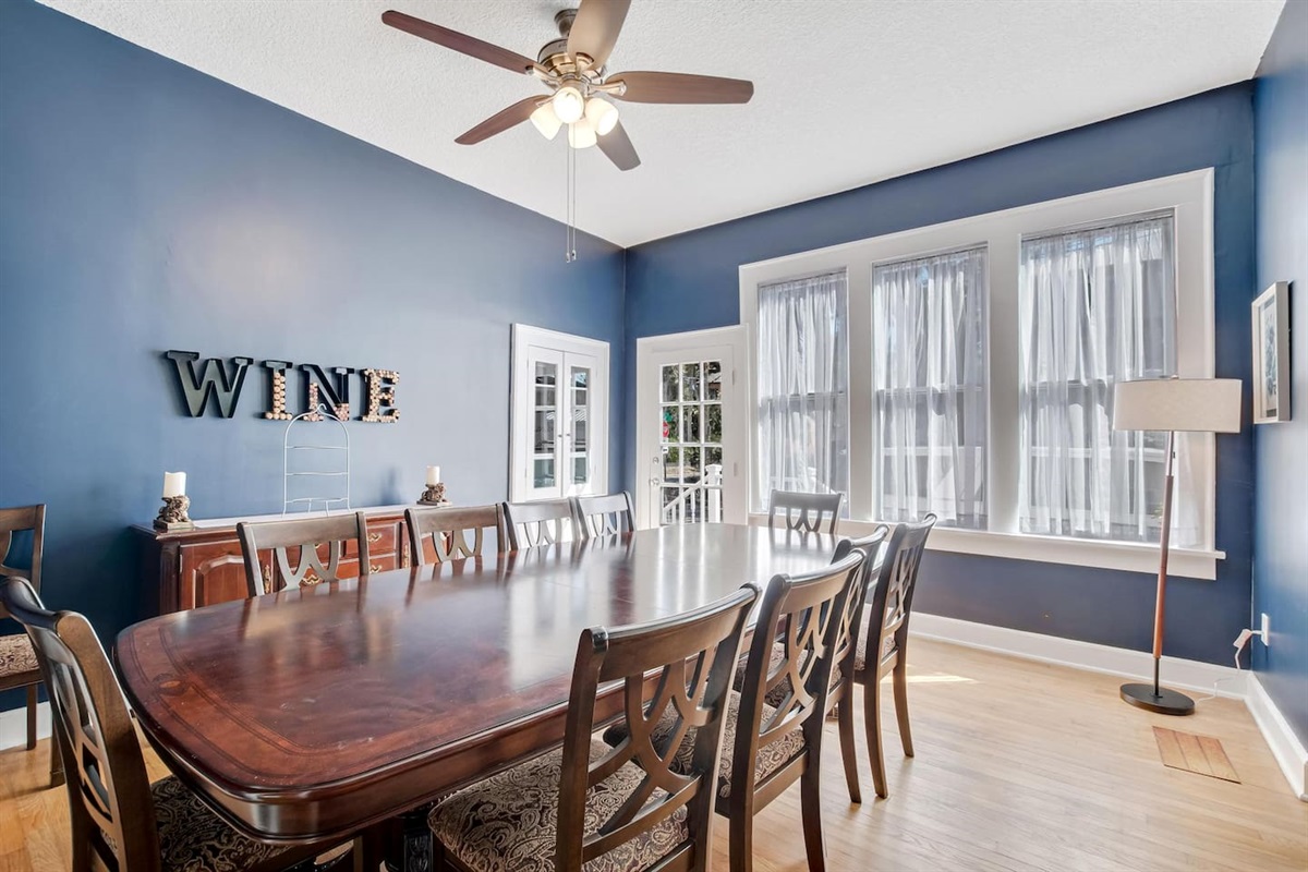Dining Room (Seating for 12)