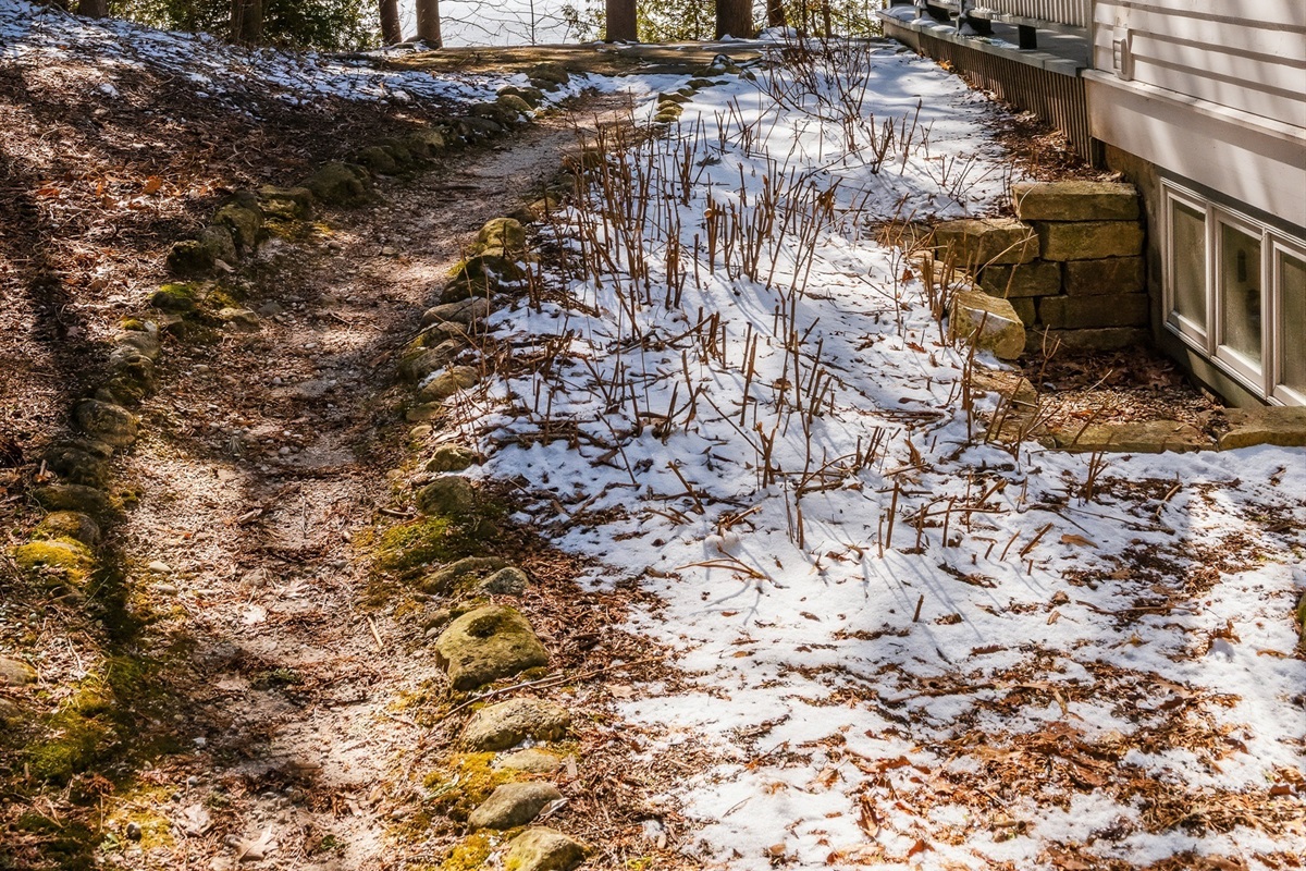 Walkable lakeside path that leads to the village of Elkhart Lake in less than 15 minutes. 
