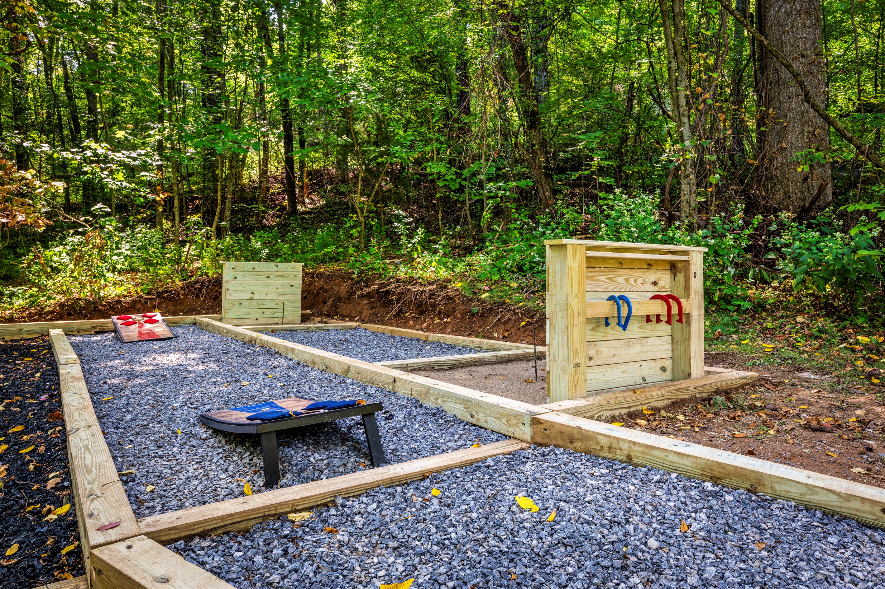 🎯 It’s not just a cabin, it’s game day in the woods. Challenge your crew to cornhole or a classic horseshoe toss—winner gets s’mores first.