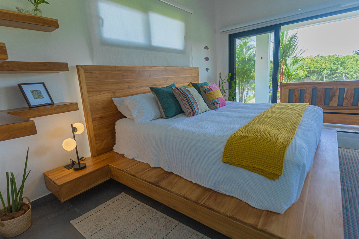 King size bed 