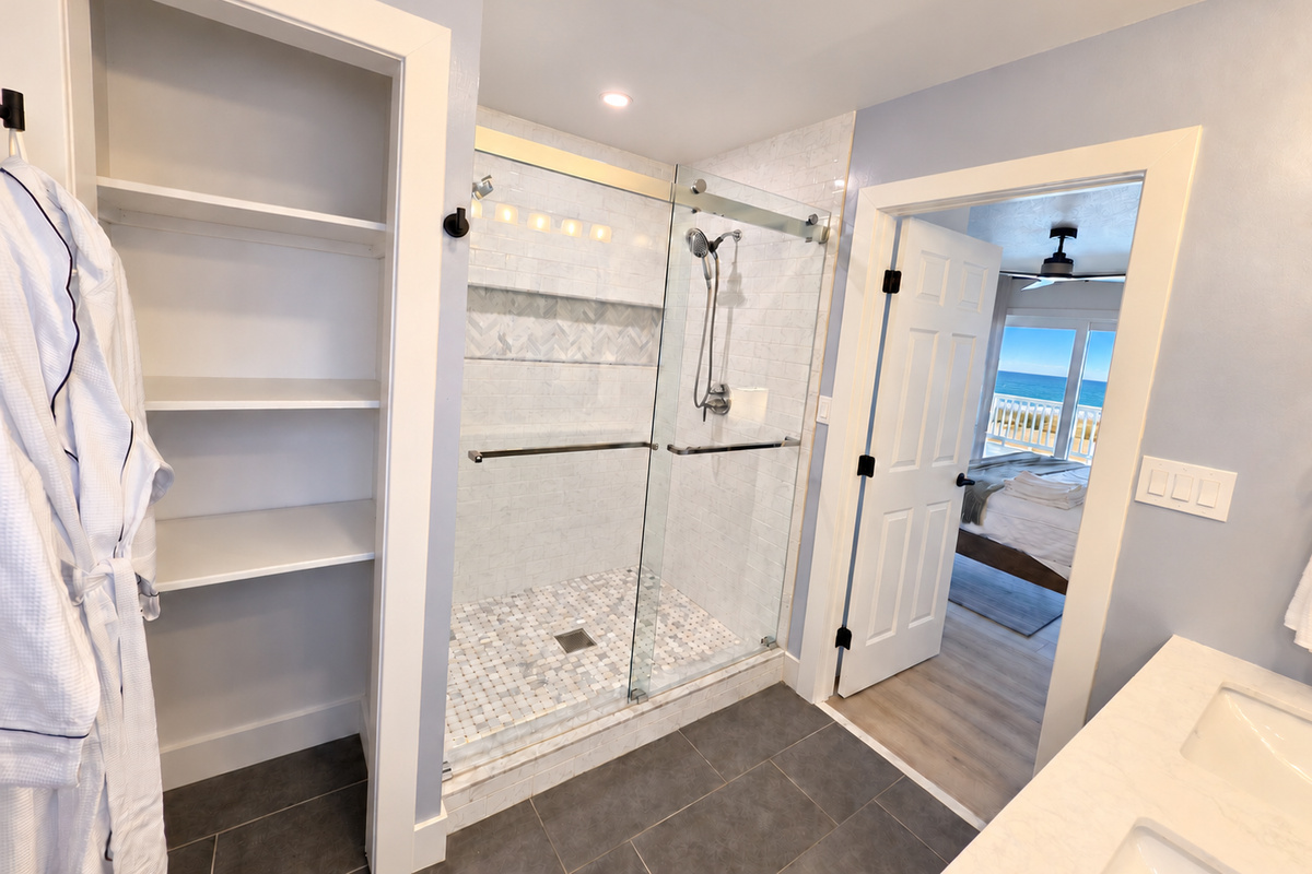 Ensuite to the Nantucket room