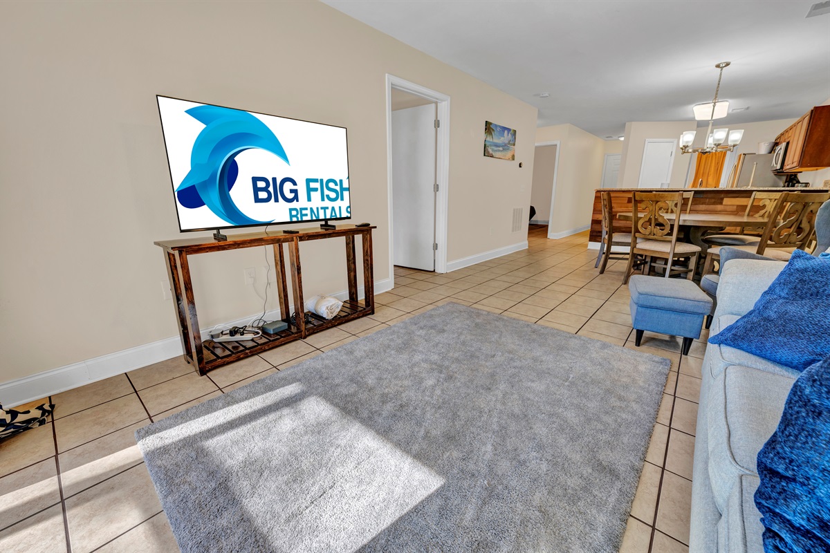 Living Room with Stunning Views🌊☀️