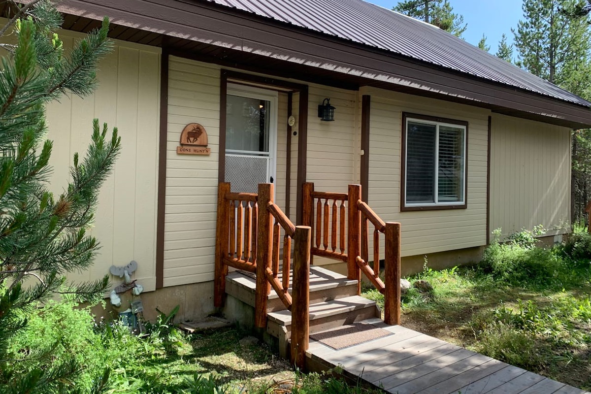 Cozy Cabin Front