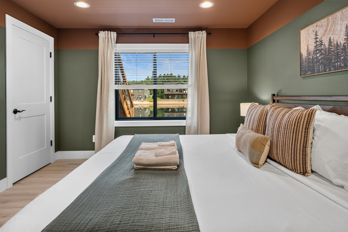 Lounge downstairs king memory foam bedroom with lake view and smart tv