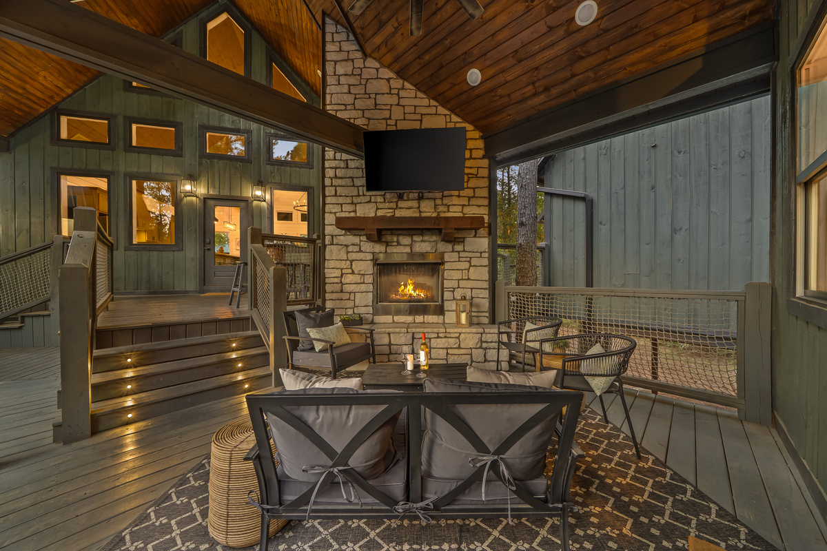 Curl up around the outdoor fireplace for cool mornings, evening cocktails or one more conversation before bed.