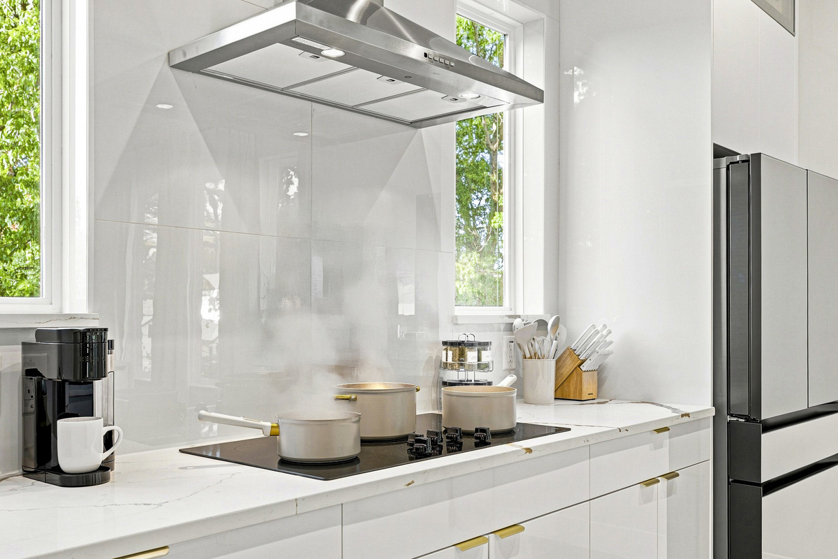 Create culinary masterpieces in this bright, modern space with stunning views!