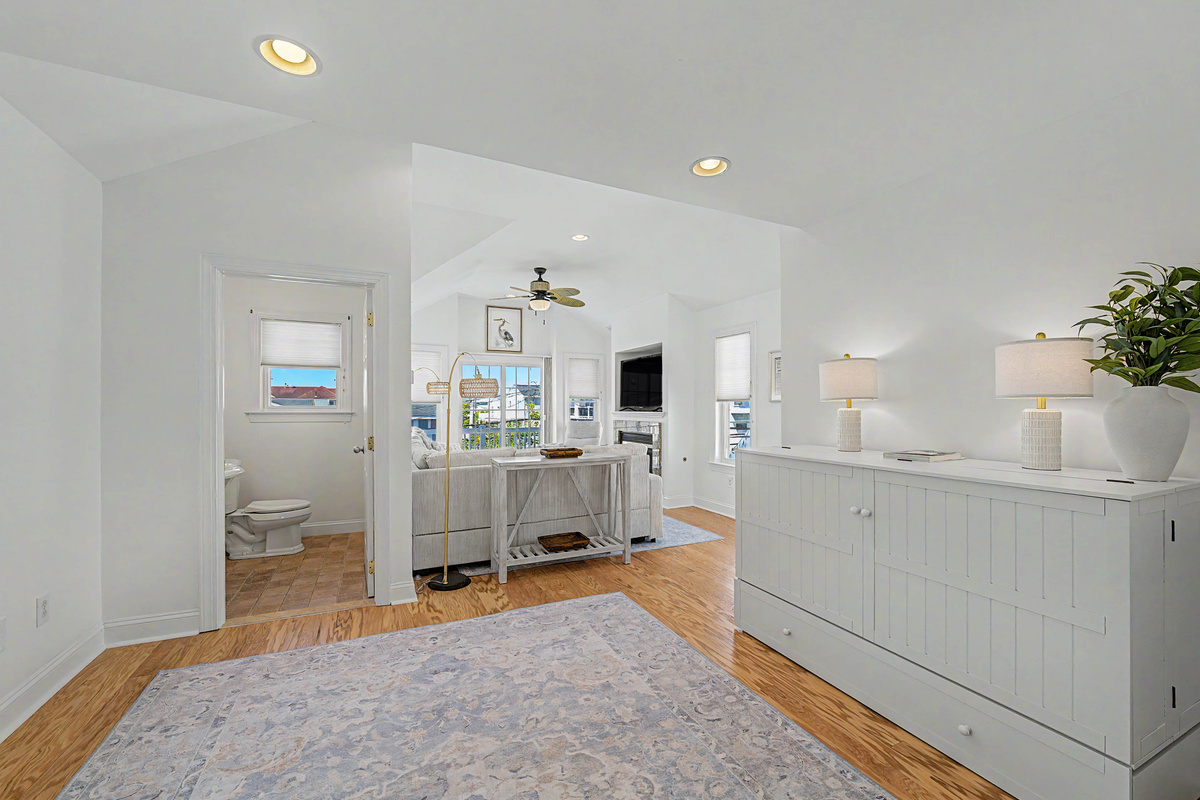 organized_foyer_credenza_coastal