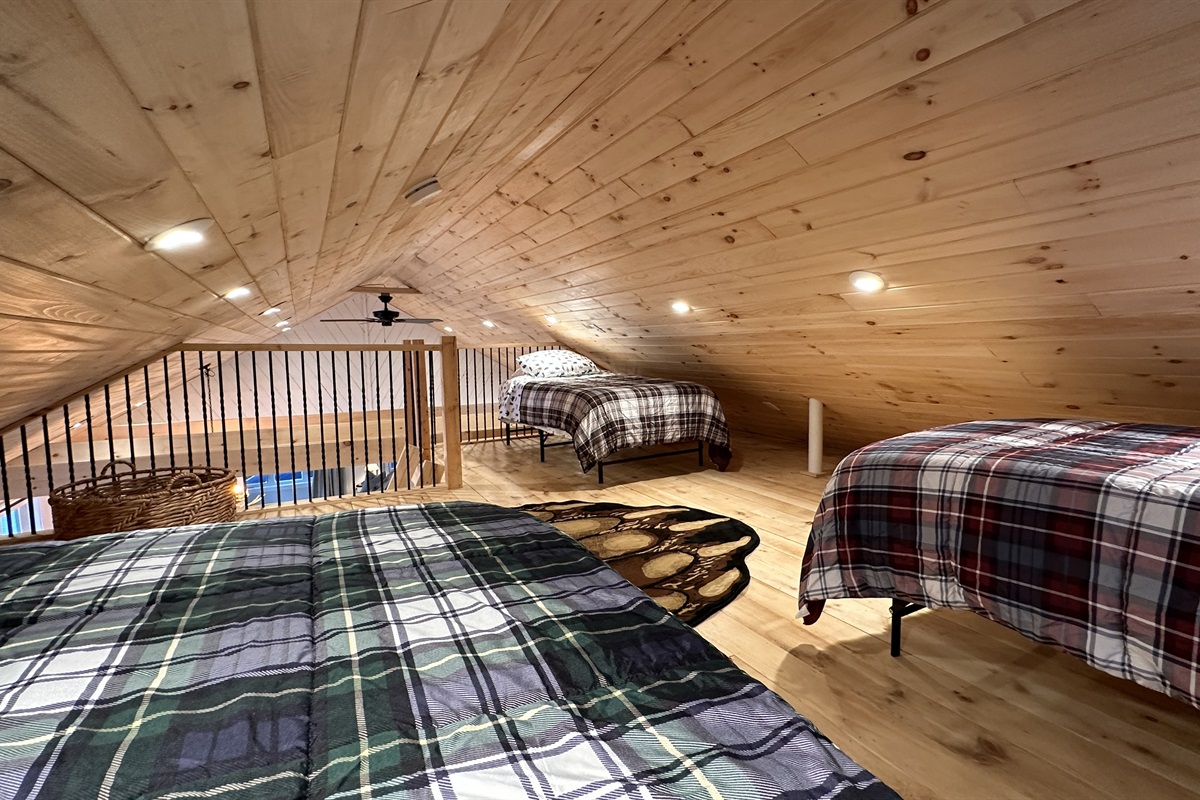 Loft with 3 Twin Beds - perfect for kids!