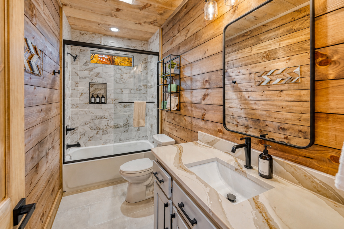 Lower level full bath