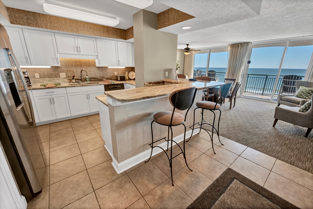 Amazing Living Room with Stunning Views🌊☀️