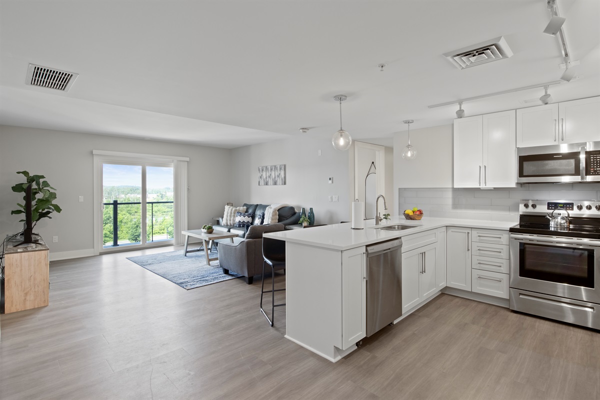 Modern, light-filled apartment with a sleek kitchen and cozy living space. Perfect for relaxation and entertaining. 🏙️🍽️🌿