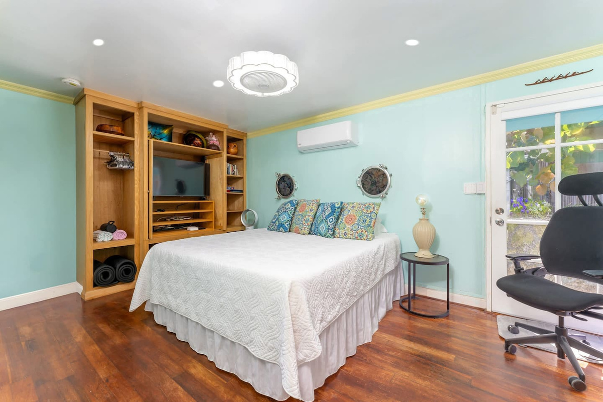 Bedroom #2-Latest Samsung 8K TV, submarine pothole windows, real ship steering wheel, Australian blackwood flooring