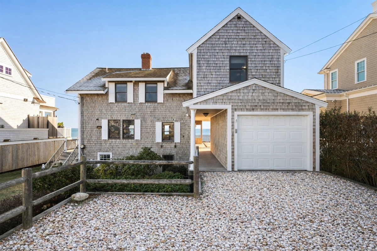 Stay just steps from the ocean in this classic coastal home with private parking and close to beach access. 🌊🏡