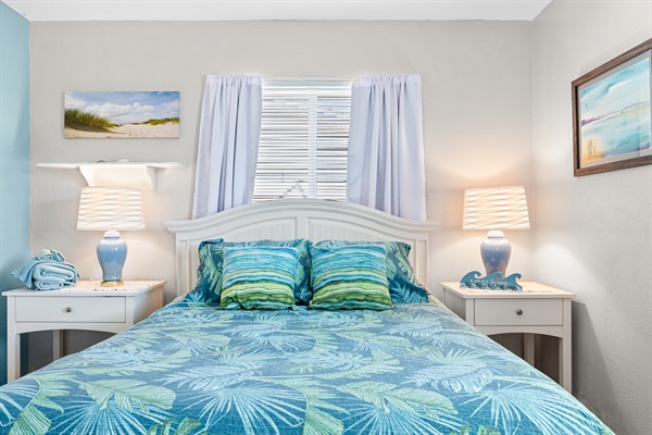 Seashell suite w/Master bath and a closet, Roku TV, full bath and linens, dresser and 2 nightstands.  Stroller and Pak n Play in closet!