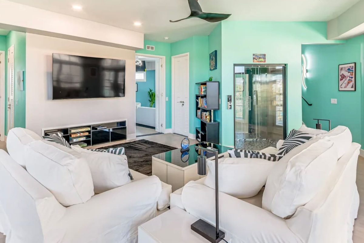 2nd floor living area