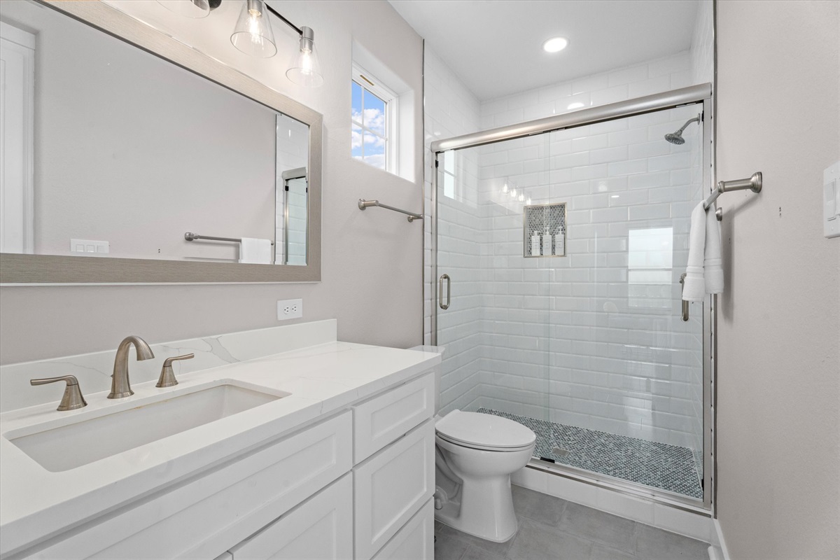 7b4cc38f06f9430099fb349798ed60d7 Large | Beachhouse | Texas | TX | Vacation Homes | Galveston | Crystal Beach | Kokomo | Breezy Days | Beachfront Elegance | Sunrise Serenity | Southern Sands Property Management, LLC