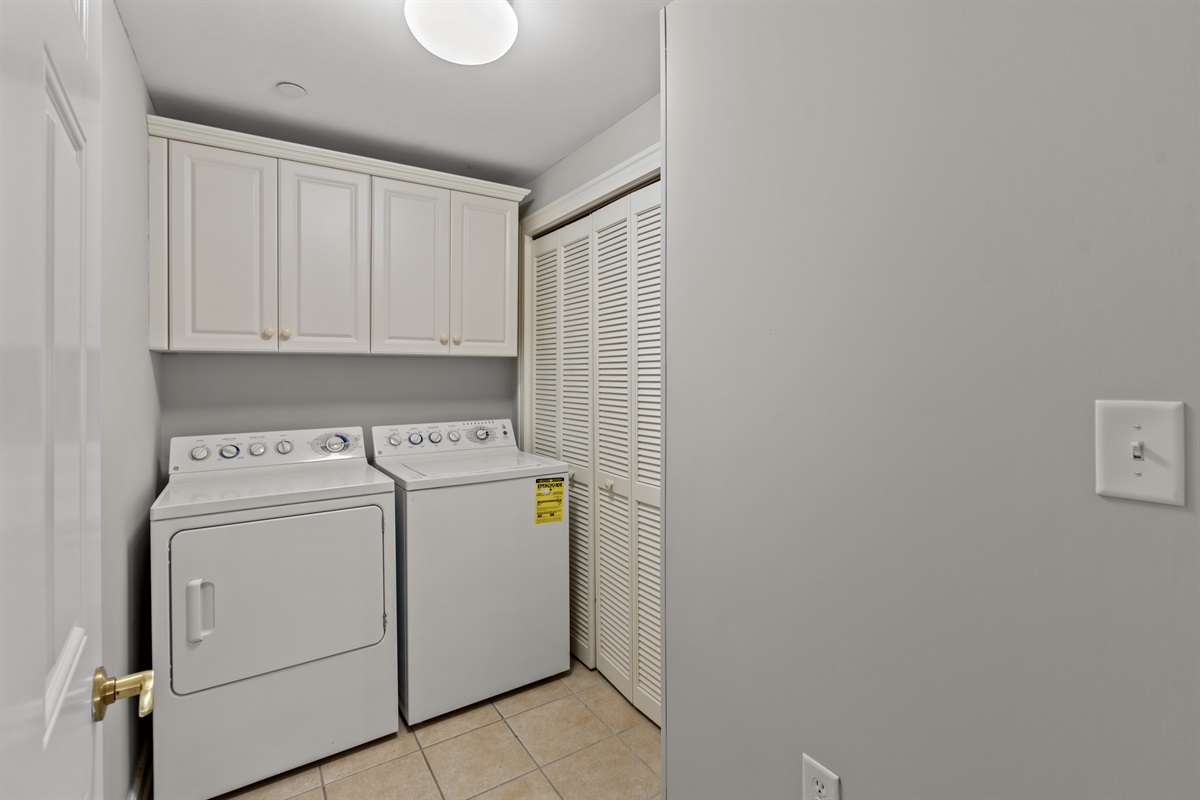 Laundry Room - Full Size Washer Dryer