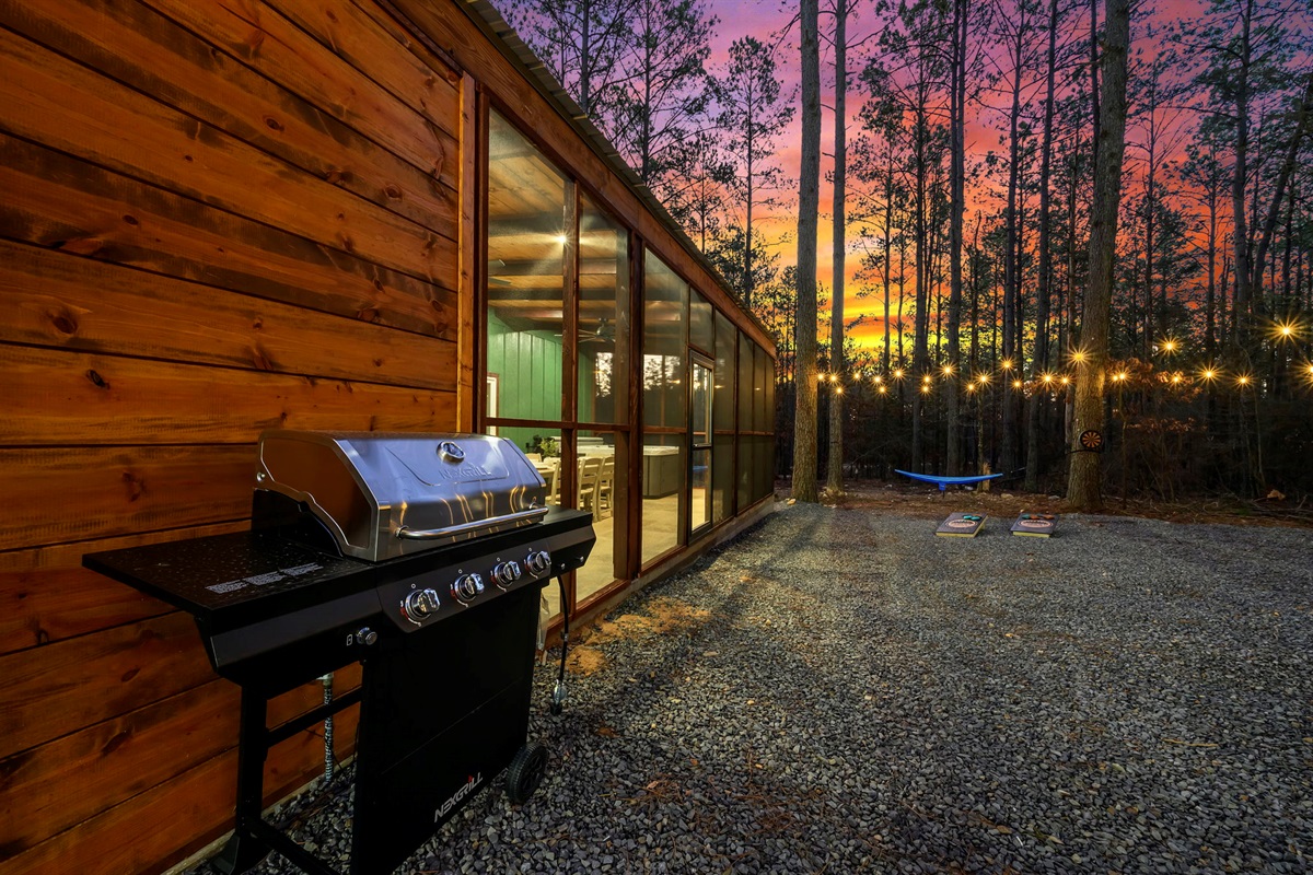 Gas grill ready for burgers & BBQ nights 🍔🔥