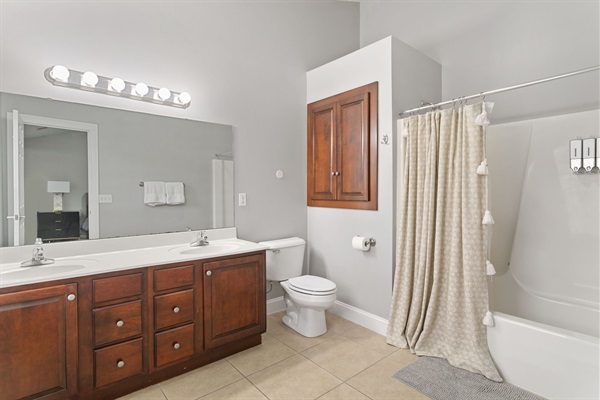 ND Luxury Townhome 8 min to ND Stadium!, photo 28