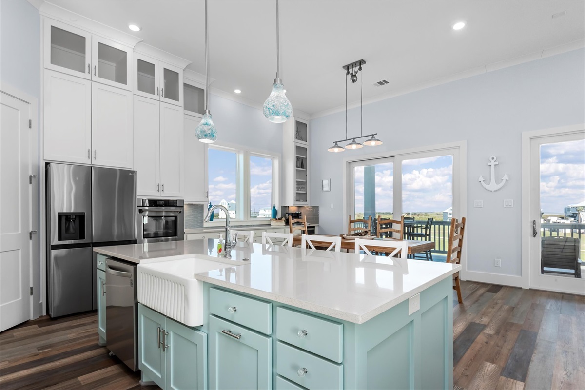 7b693384a85243a09df30a66803dcb42 Large | Beachhouse | Texas | TX | Vacation Homes | Galveston | Crystal Beach | Kokomo | Breezy Days | Beachfront Elegance | Sunrise Serenity | Southern Sands Property Management, LLC