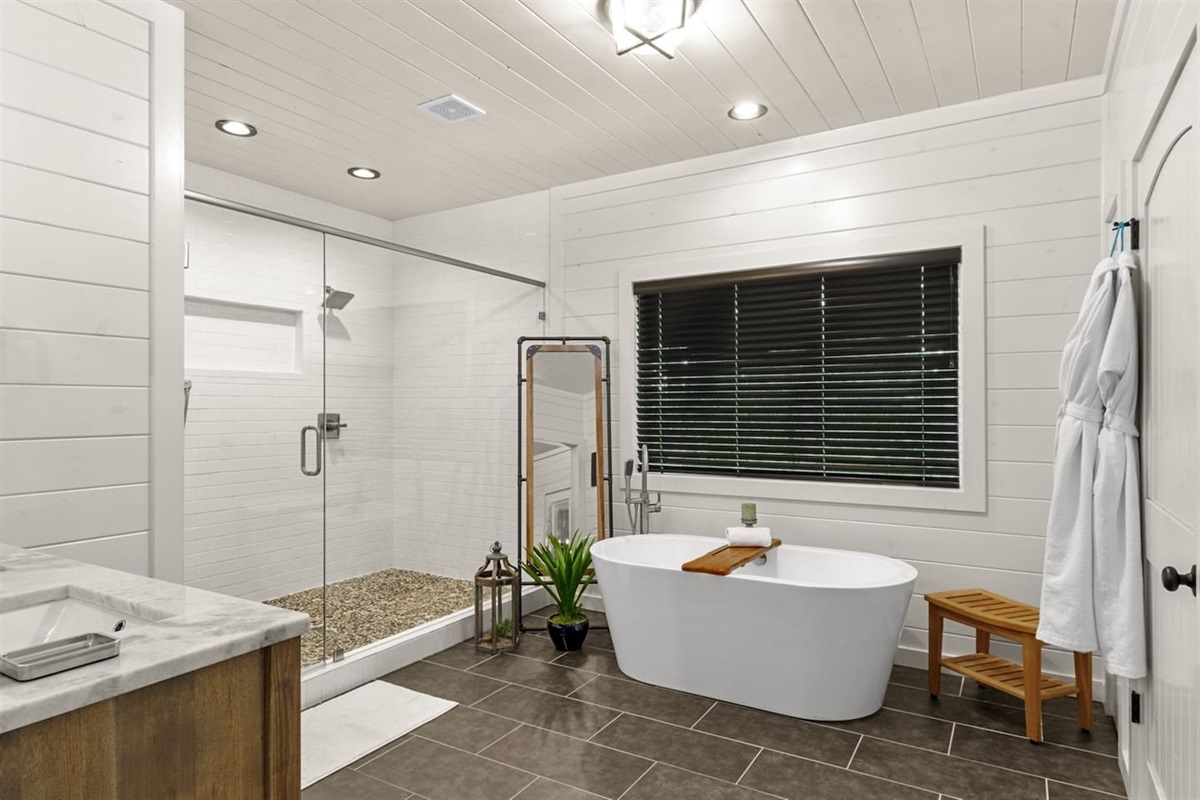 This elegant bathroom offers the best of both worlds: a spacious walk-in shower and a deep soaking tub, ideal for relaxing after a day outdoors.