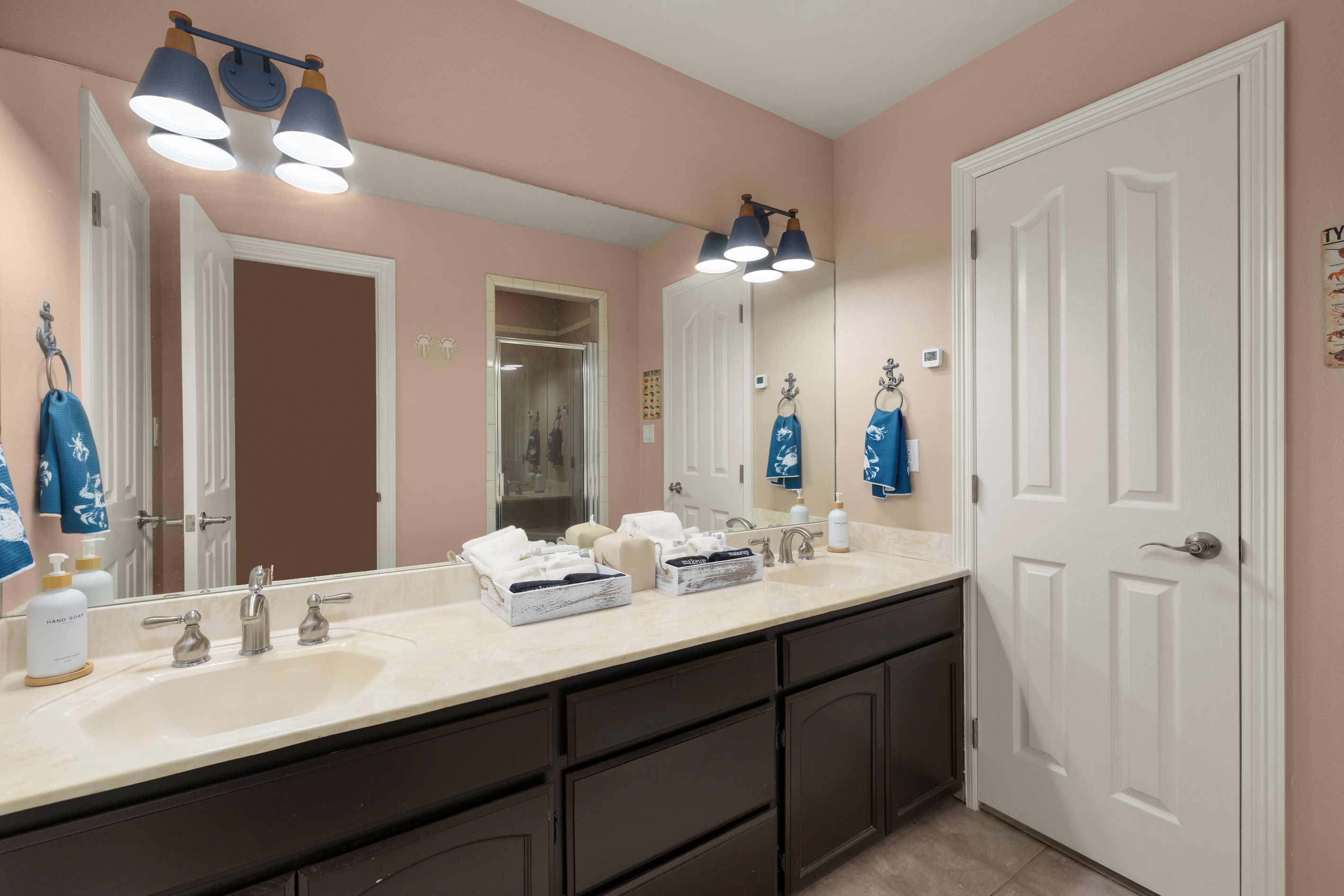 Jack and Jill bathroom shared by the Heron and Great Egret Bedrooms