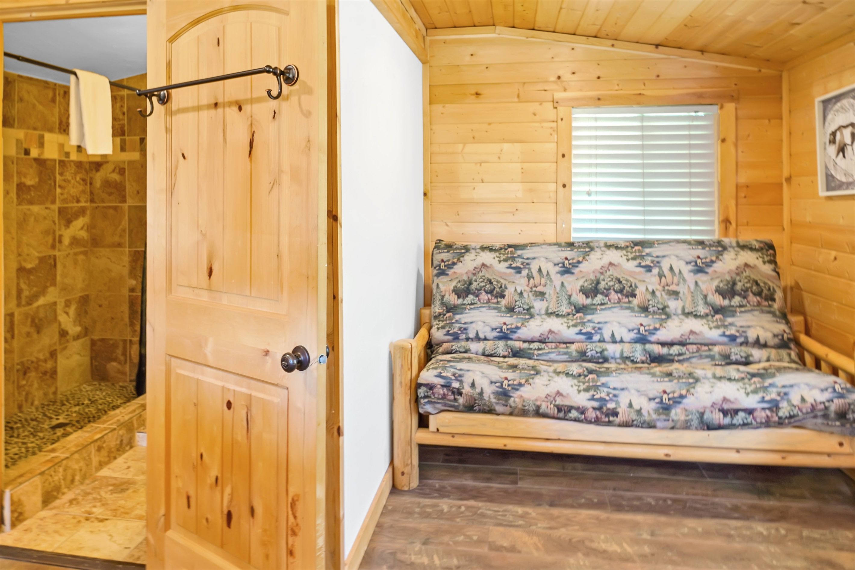 Additional sleeping and flexible guest space