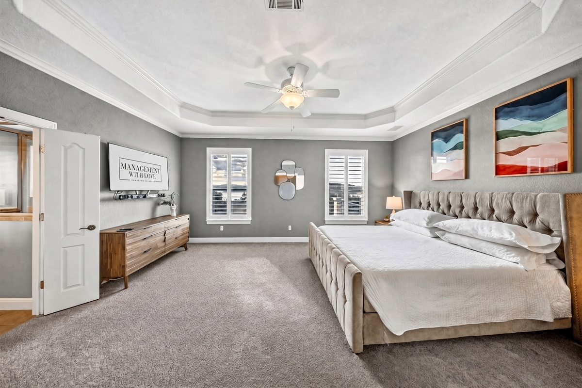 Spacious upstairs primary suite featuring a king bed with real cotton sheets, a 55 inch TV, and peaceful views of Lake Travis. Designed for comfort, quiet, and a little bit of luxury at the end of the day.