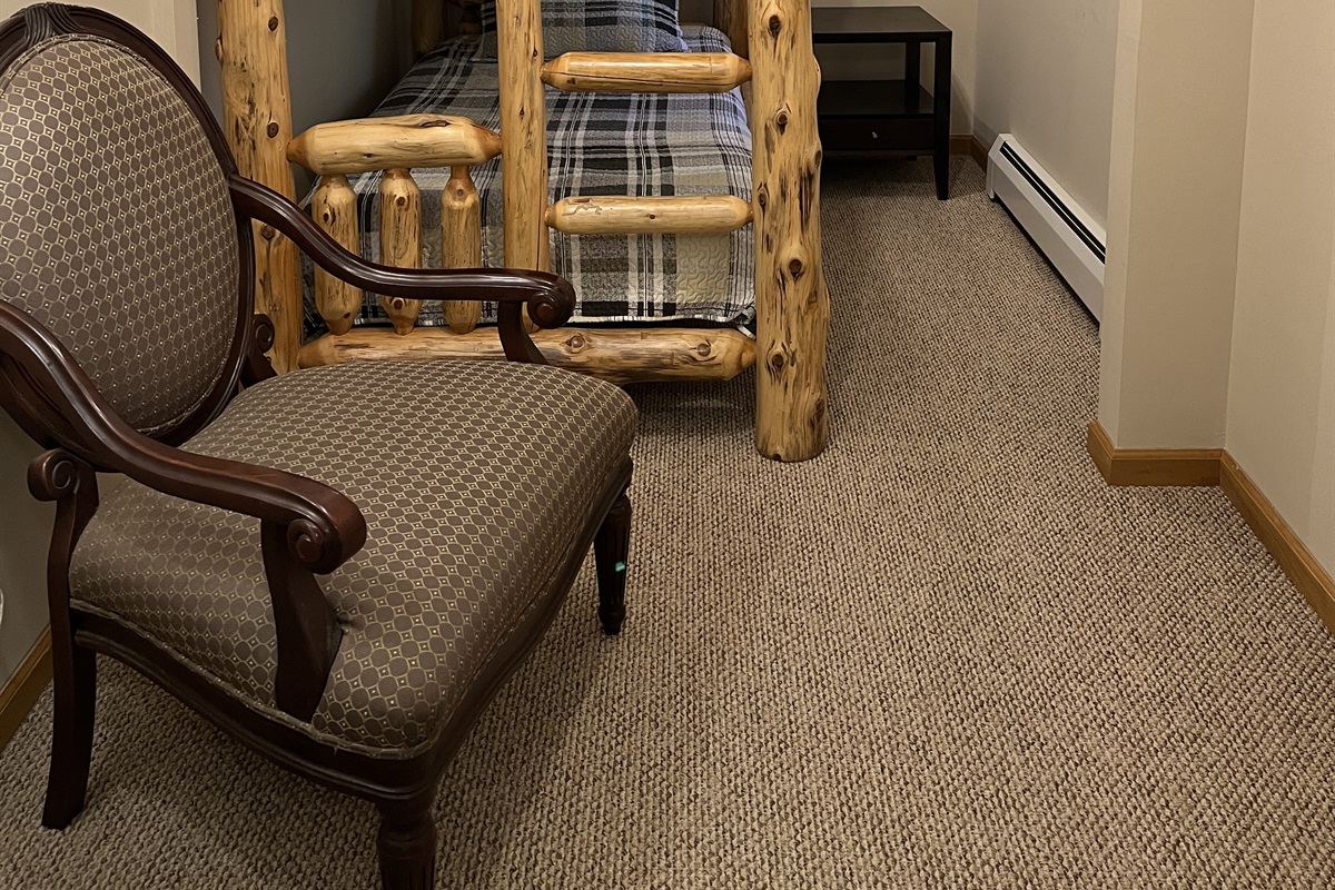 Bunk room with 2 bunk beds