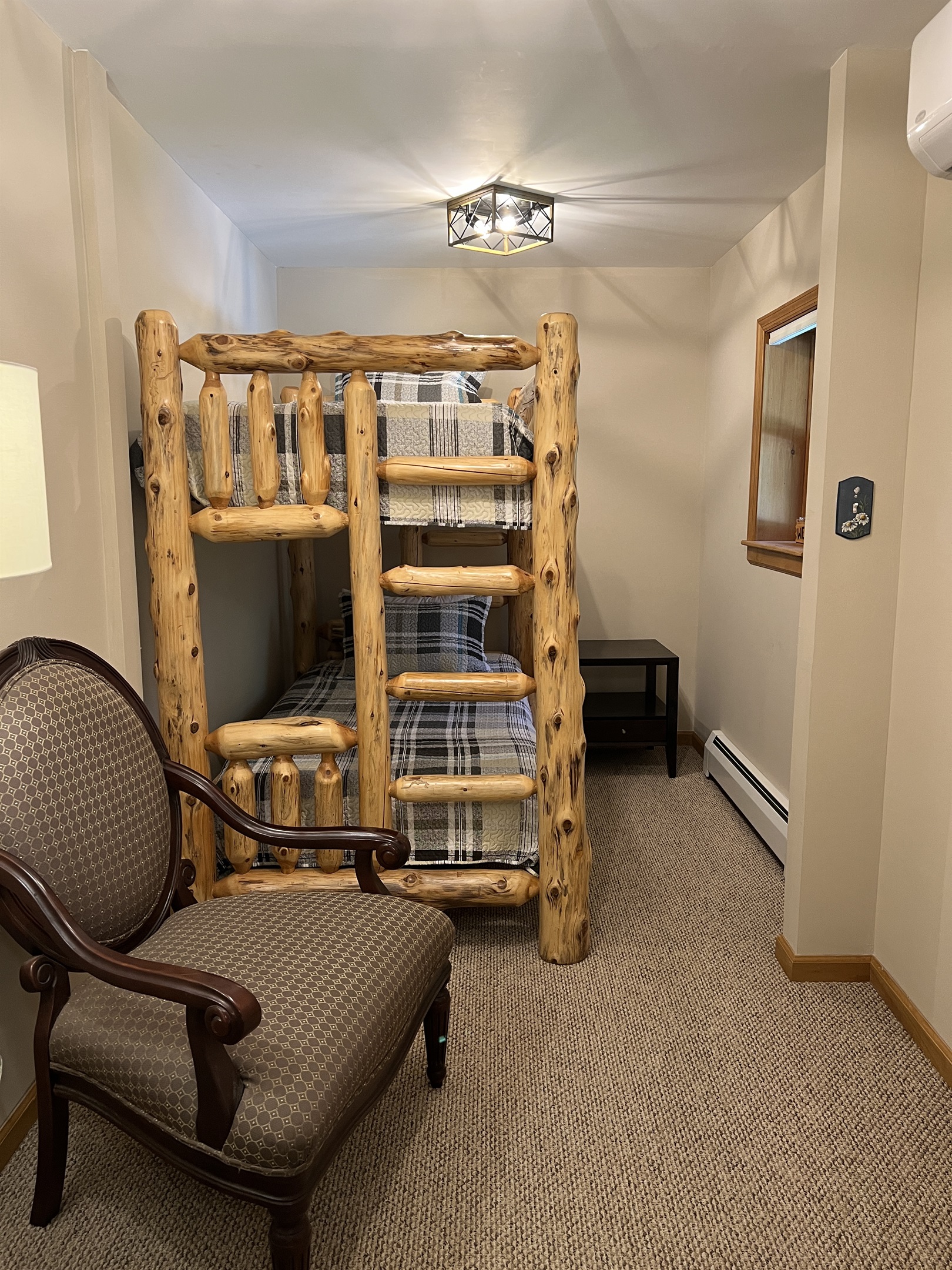 Bunk room with 2 bunk beds