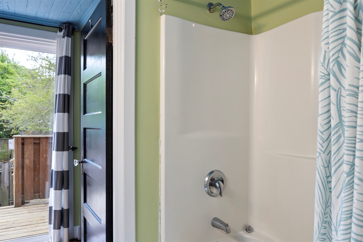 Bath linens provided