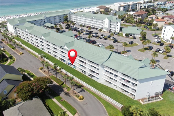 Steps from the beach with a roomy ground level patio. 🌊🌞