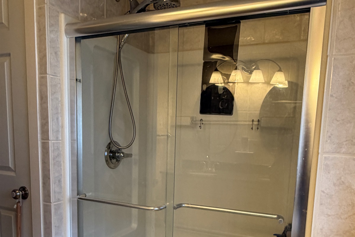 Ensuite bath with shower in King bedroom