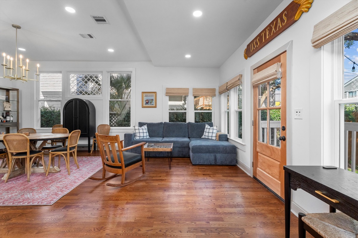 7b9a0485596249b38e60a852504a0064 Large | Beachhouse | Texas | TX | Vacation Homes | Galveston | Crystal Beach | Kokomo | Breezy Days | Beachfront Elegance | Sunrise Serenity | Southern Sands Property Management, LLC