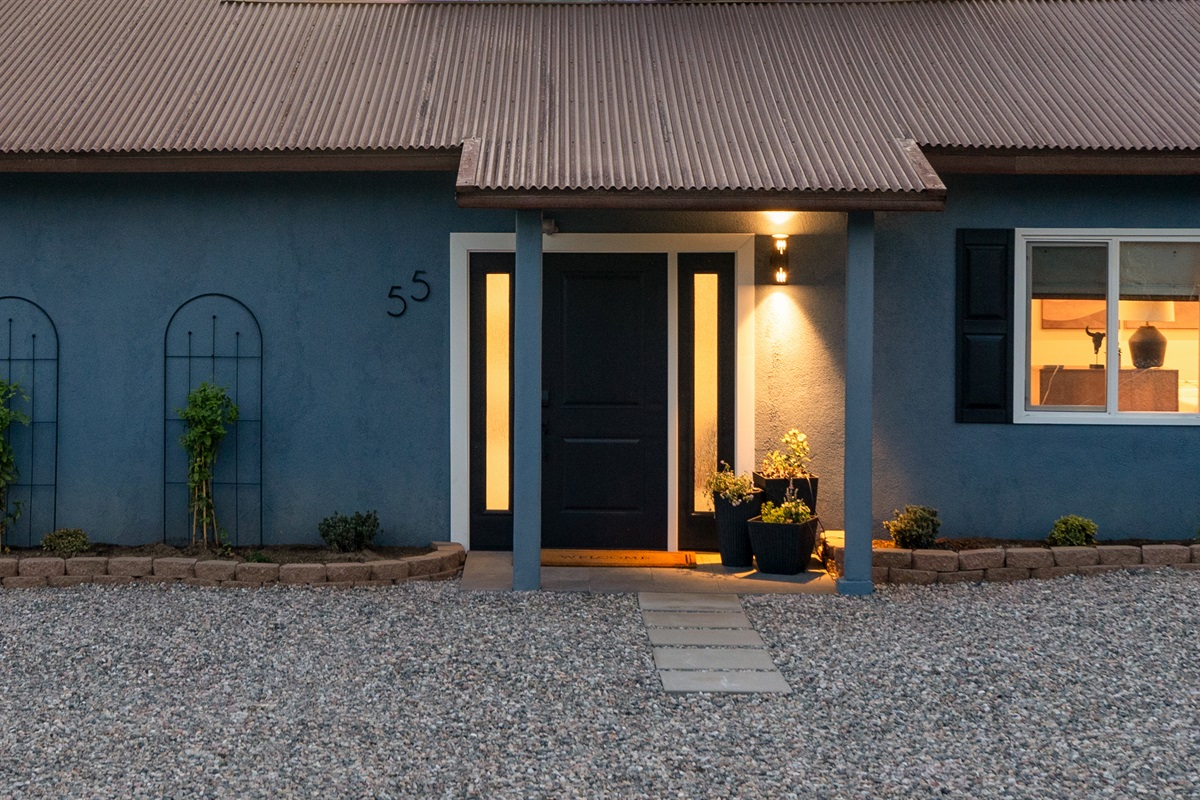 Quaint Sedona Blue Getaway in West Sedona, just a short walk to restaurants and grocery shopping.