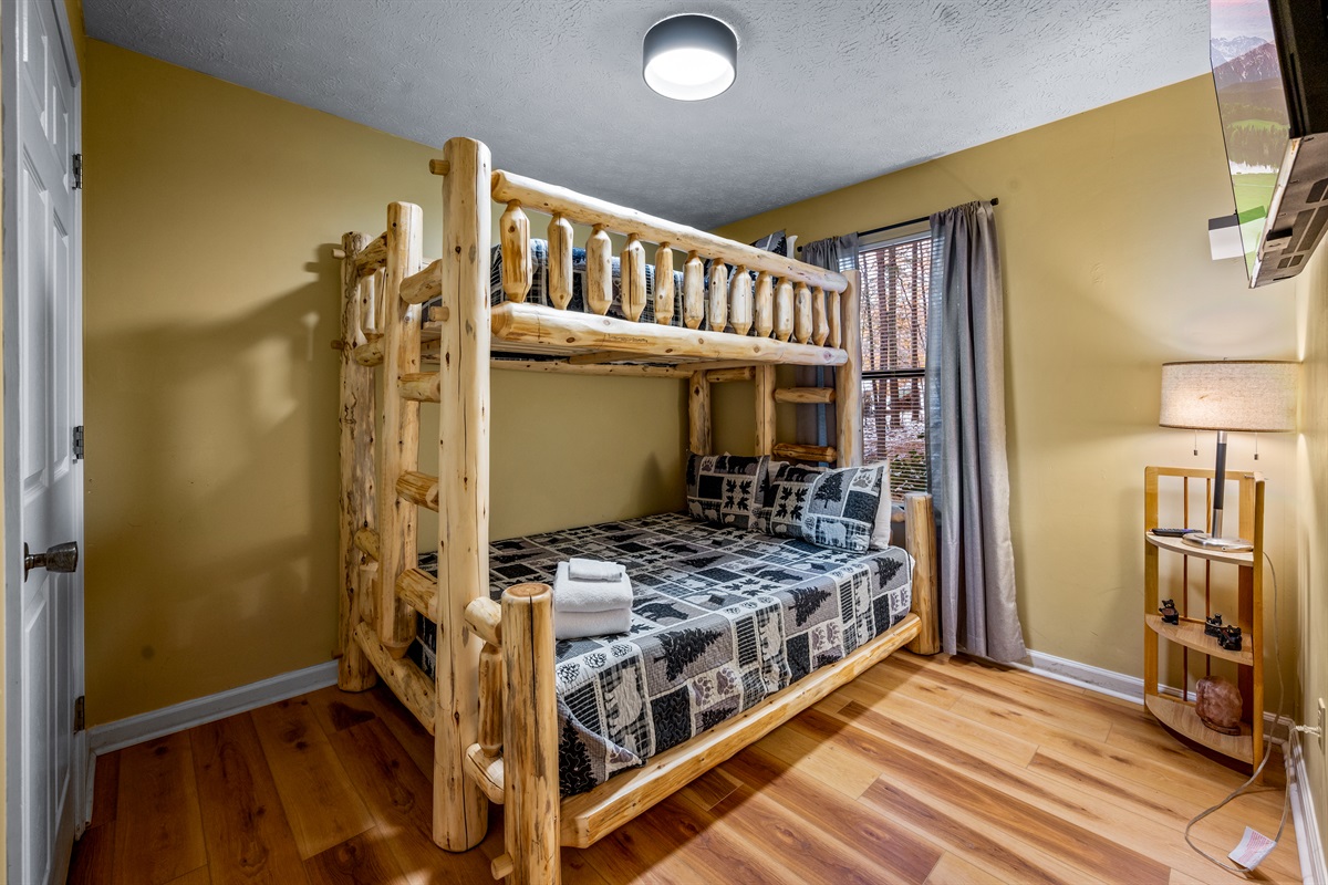 Twin over Queen bunkbeds