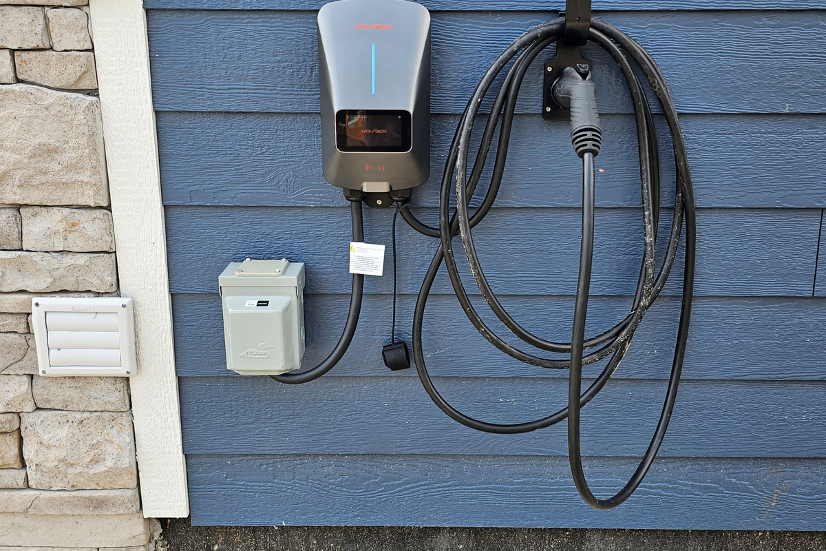 Free Level 2 EV charger on-site for easy overnight charging