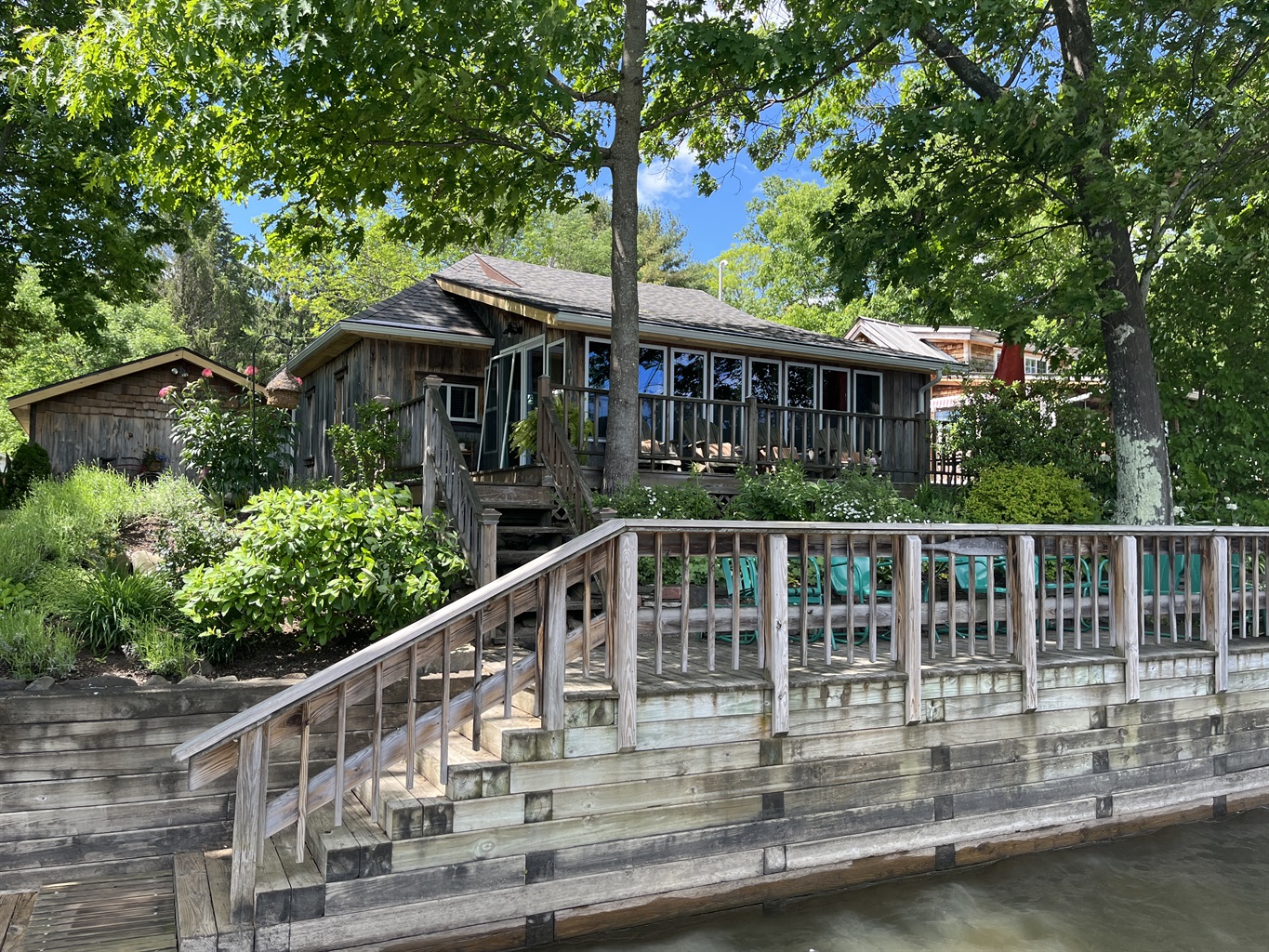 Lower level deck