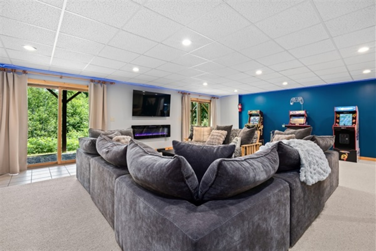 Settle into relaxed evenings with plush seating, glowing ambiance, and entertainment everyone can enjoy together. 