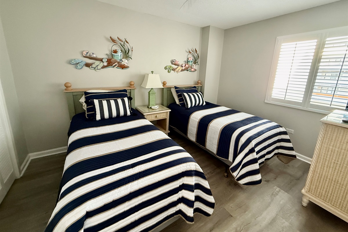 Guest Bedroom w/Two Twin Beds