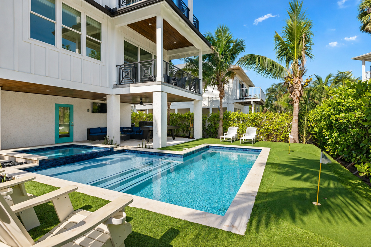Pool and Back of house w hot tub