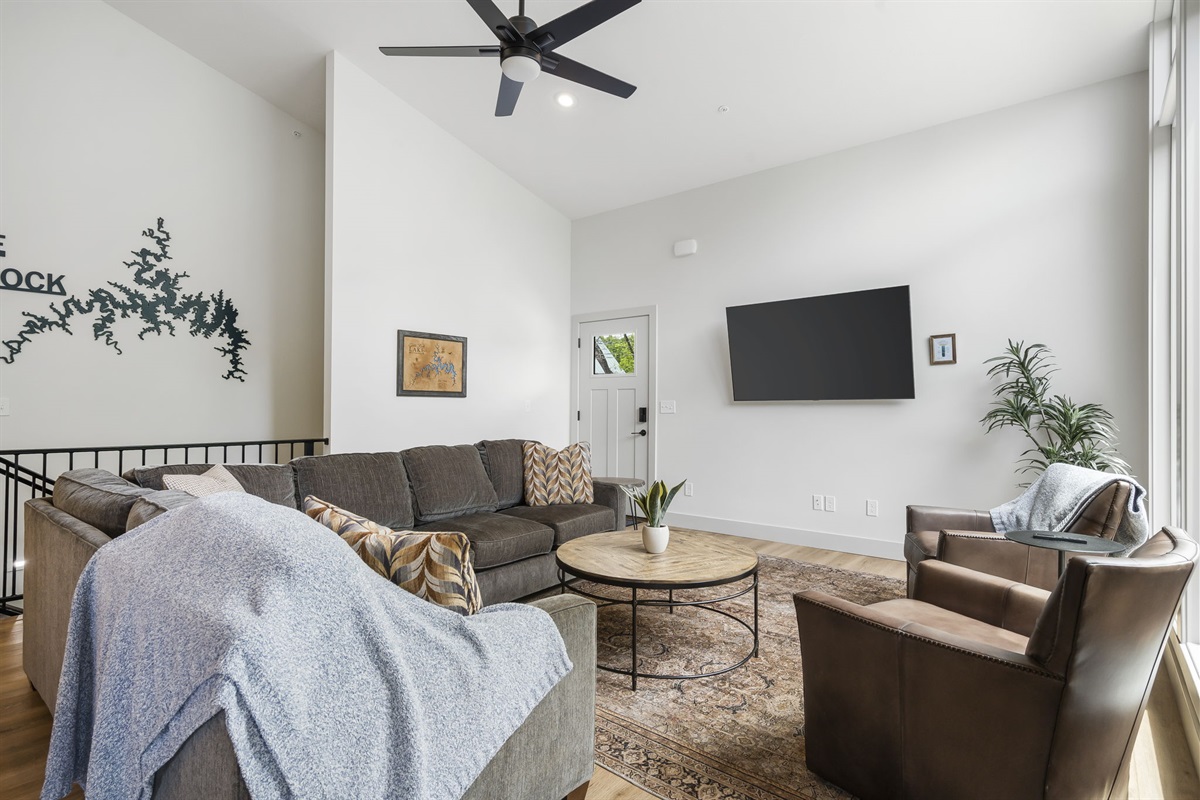 Main living room with plenty of space!