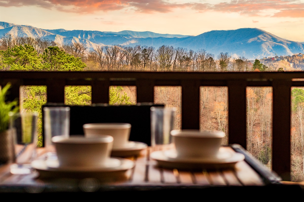 Feel the beauty of the mountains with a warm cup of tea, right from the balcony. This is an amazing place for relaxing.