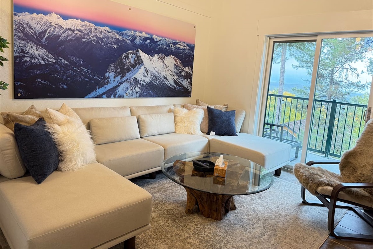 Rocky Mountain Views: Relax on the comfortable sofa and enjoy panoramic Rocky Mountain views through the large patio doors that lead directly to the balcony.