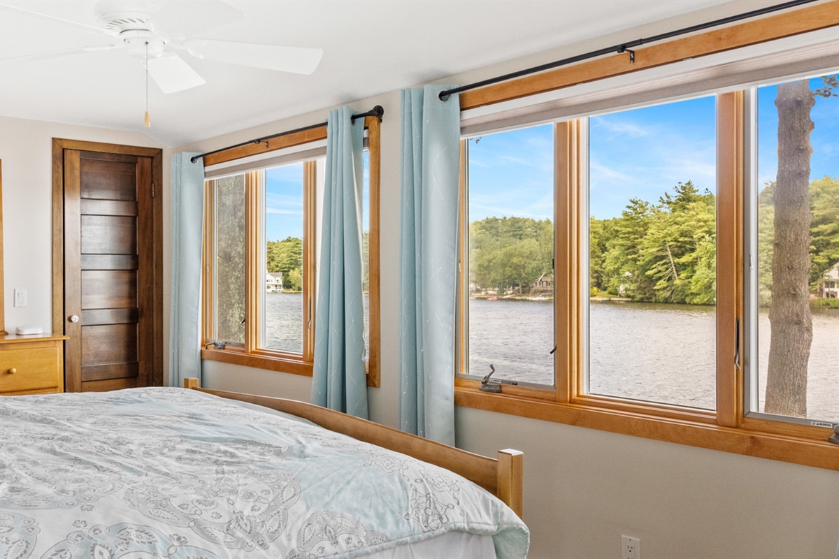 Primary Bedroom that overlooks the Lake - King Bed