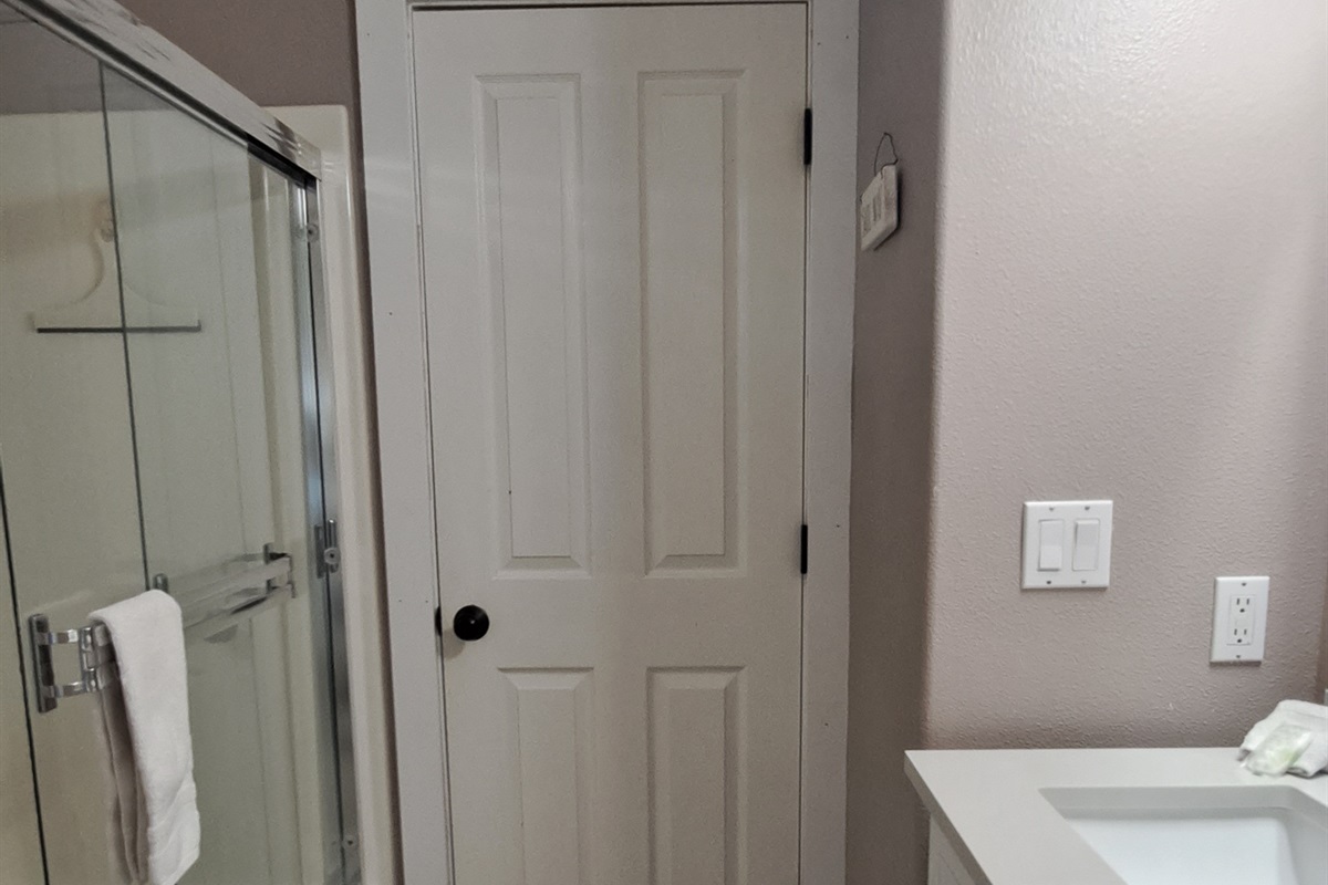 Plus plenty of fresh white towels.