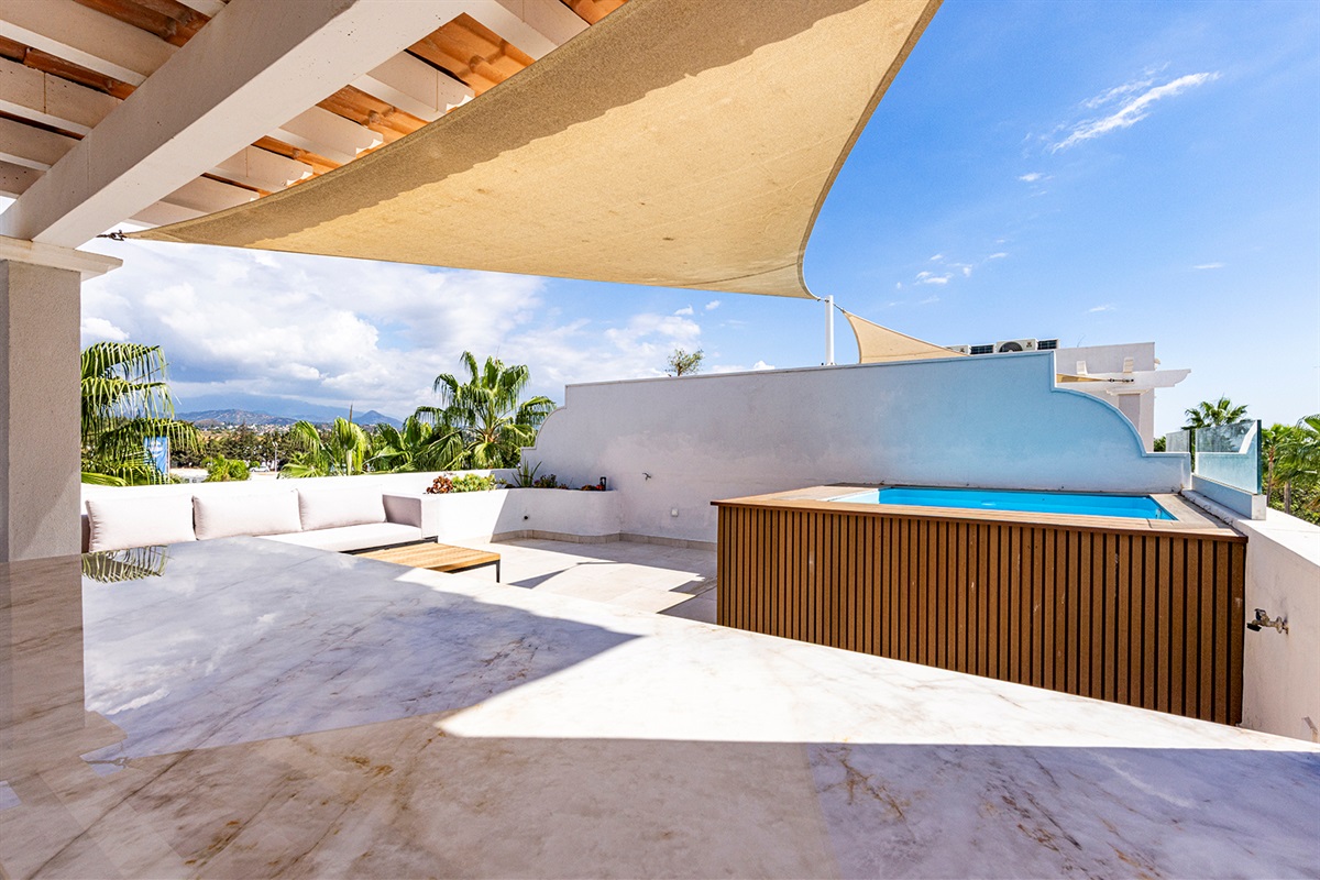 Rooftop terrace & private pool