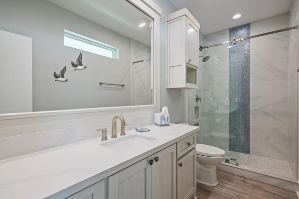 1st Floor Master Bath